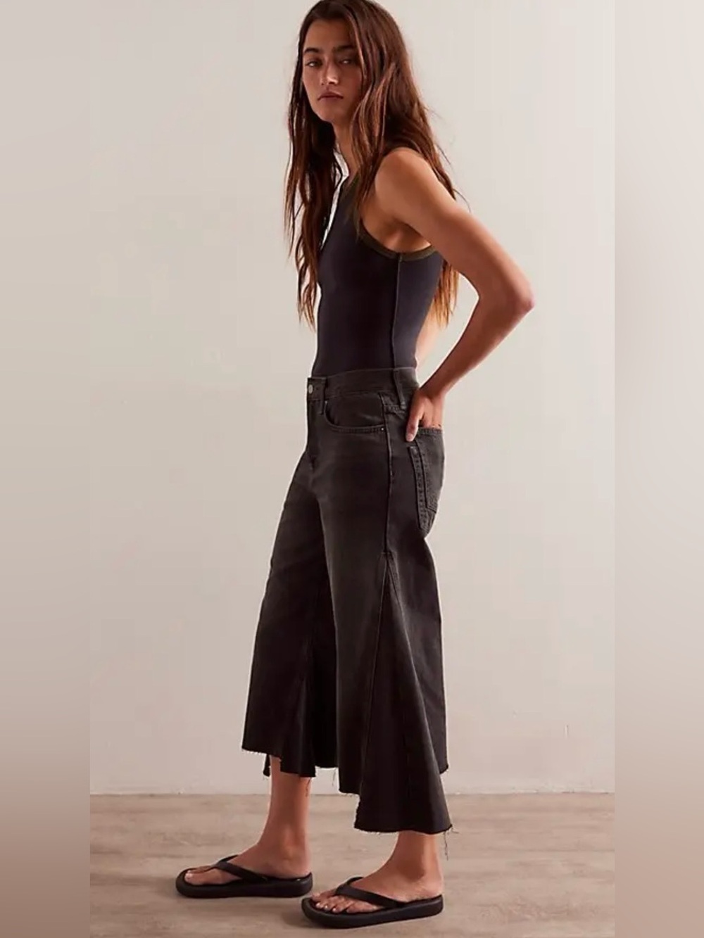 We the Free Ripple Wide Leg Crop
Jeans - Fade to Black - Size 30 - Picture 3 of 12